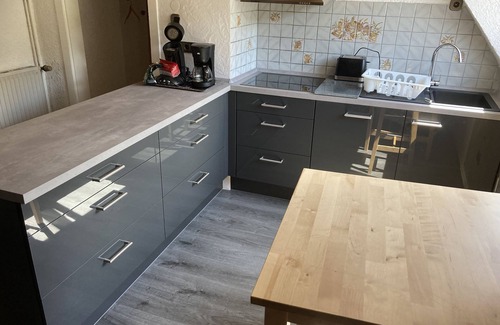 Idar-Oberstein Apartment | Großzügige Helle Ferienwohnung mit 4 Schlafzimmern