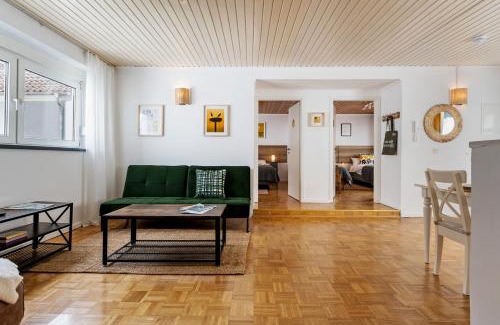 Schierstein Apartment | Großzügige Wohnung, 1 Min zum Hafen