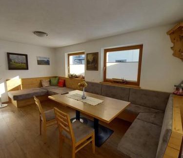 Hollenzen Apartment | Großzügiges Apartment Georg Mayrhofen Barrierefrei