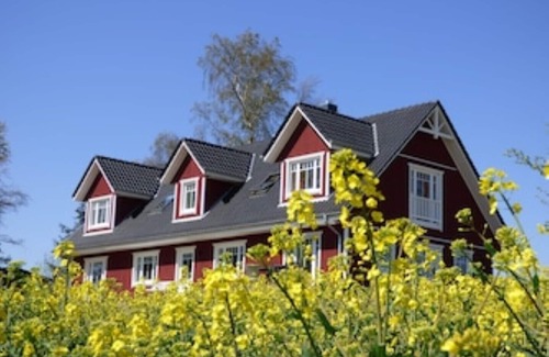 Loose House | Großzügiges Schwedendoppelhaus Ideal für Familientreffen, im EG Barrierefrei
