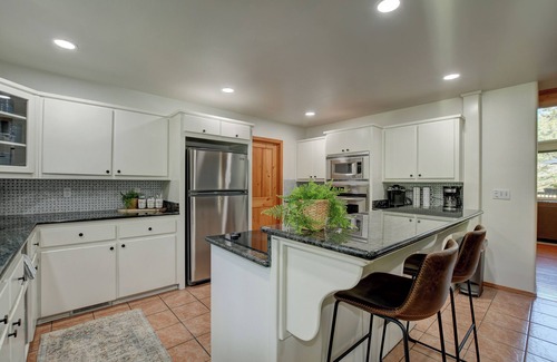 Groom Creek House | Groom Creek Lodge - Pool Table & 12 Mins to Downtown