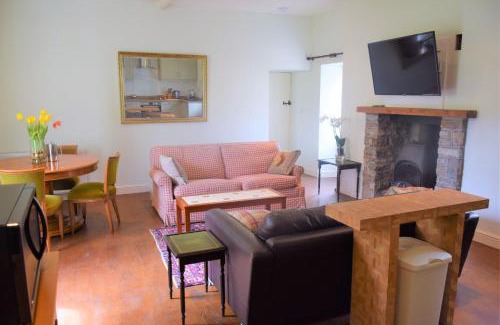 Carsethorn House | Grooms Cottage