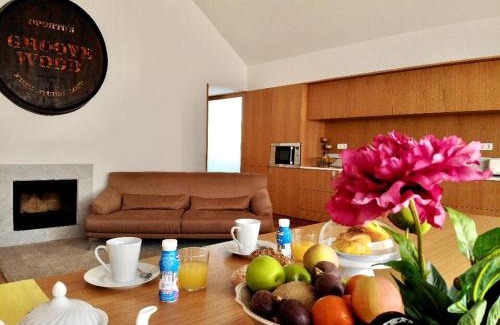 Santa Marinha Apartment | Groove-Wood Loft