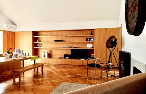 Santa Marinha Apartment | Groove-Wood Loft