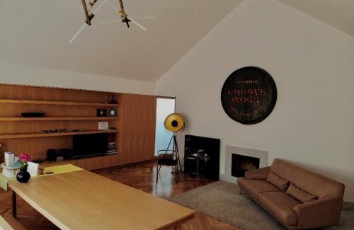 Santa Marinha Apartment | Groove-Wood Loft