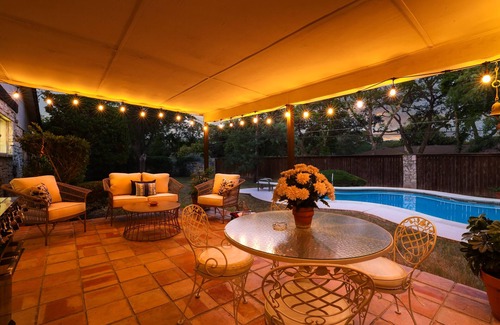 Universal City House | Groovy - A Birdy Vacation Rental