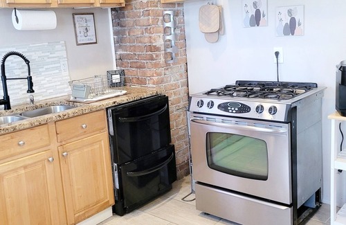 Jefferson Chalmers House | Grosse Pointe Area Cottage Canals & Kayak Experience w/ WiFi