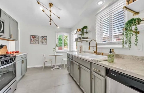 Detroit House | Grosse Pointe/Detroit Relaxing Family Home