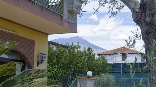 Pedara Bed & Breakfast | Grotta del Monaco