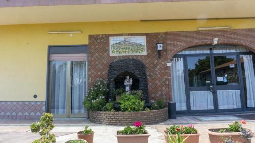 Pedara Bed & Breakfast | Grotta del Monaco