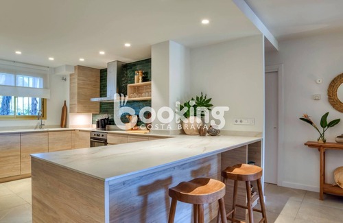 Sant Feliu de Guixols Apartment | GROUND FLOOR WITH TERRACE FOR 4 PEOPLE WITH SEA VIEWS AND AT THE FOOT OF THE POO