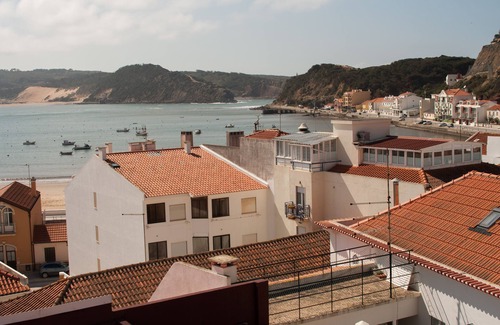 Sao Martinho do Porto Apartment | Ground floor apartment, perfect for couple with small children, large swimming pool