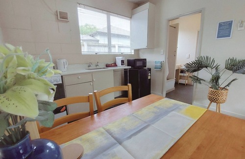 Claudelands Apartment | Ground-Floor 1-Bed with Onsite Parking