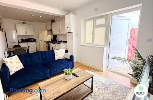 Woking Apartment | Ground Floor 1 Bedroom Apartment close to Woking train station