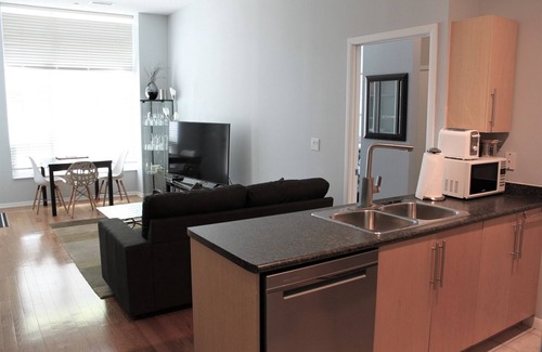 Fort York Condo | *Ground Floor 2BR 2BA Patio/Pool/Gym/BBQ/Prkg/Lake *Famous Waterpark City Condos