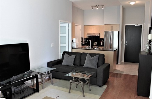 Fort York Condo | *Ground Floor 2BR 2BA Patio/Pool/Gym/BBQ/Prkg/Lake *Famous Waterpark City Condos