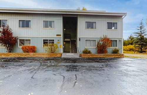 Fraser Condo | Ground-Floor, All-Seasons Condo with Shaded Deck, Fireplace & Shared Hot Tubs