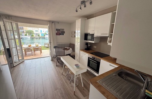 Port Grimaud House | Ground floor apartment, prime location in Port Grimaud Spacious garden and mooring.