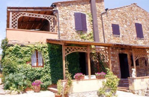 Casole d'Elsa Apartment | Ground floor apartment with pool view Gazebo