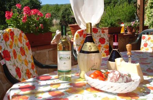 Casole d'Elsa Apartment | Ground floor apartment with pool view Gazebo