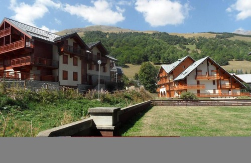 Valloire Apartment | Ground floor, balcony, parking, tv, ski locker, 32m², Valloire