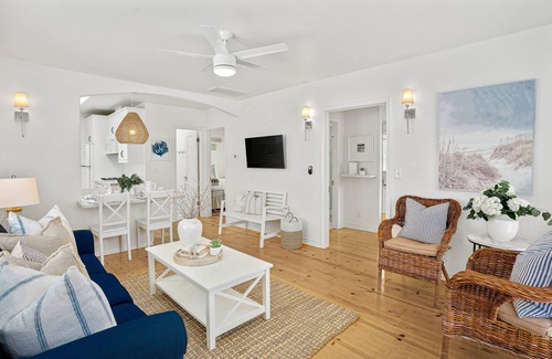 West Newport House | Ground-floor beach cottage with a furnished patio, AC, parking, & washer/dryer
