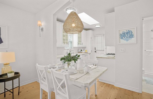West Newport House | Ground-floor beach cottage with a furnished patio, AC, parking, & washer/dryer