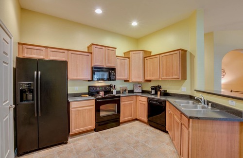 Kingswood Parke Condo | Ground Floor Condo next to Pool and Spa! 30 Night Min.
