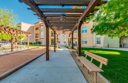 Kingswood Parke Condo | Ground Floor Condo next to Pool and Spa! 30 Night Min.
