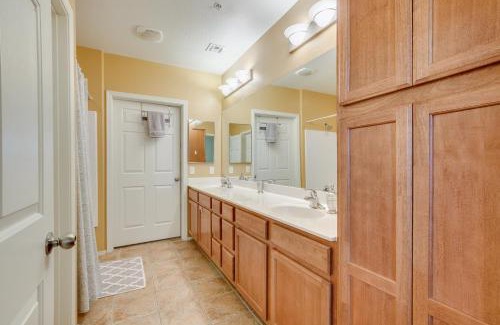 Park Place Apartment | GROUND FLOOR condo STEPS AWAY from pool & spa!! condo