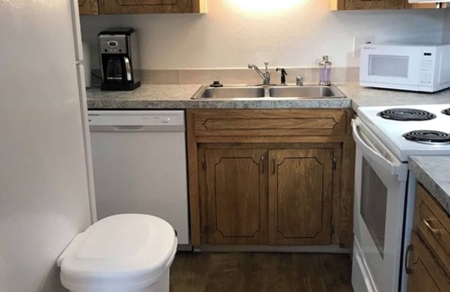 North Star Apartment | Ground Floor End Unit in Midtown Anchorage