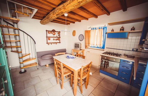 Massa Apartment | Ground Floor Flat with view over the coast, Wi Fi, Pool E-Car Charging station