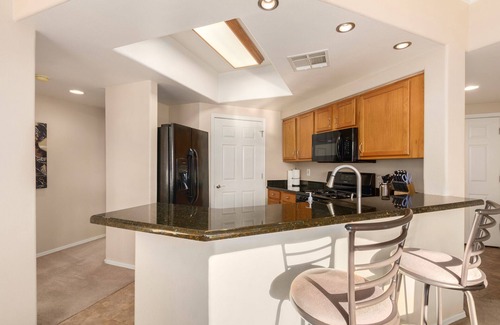 Kaufman And Broad At The Vineyards Condo | Ground Floor.Heated Pool! Hot Tub! Gas grill! 3 miles to Cardinal stad! 2 Kings!