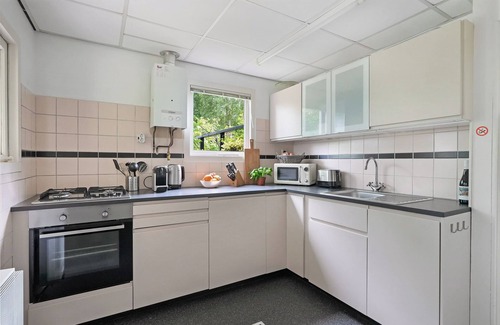 Ouddorp House | Ground-floor holiday home in De Prinsenhof park, within walking distance of the beach and dunes.