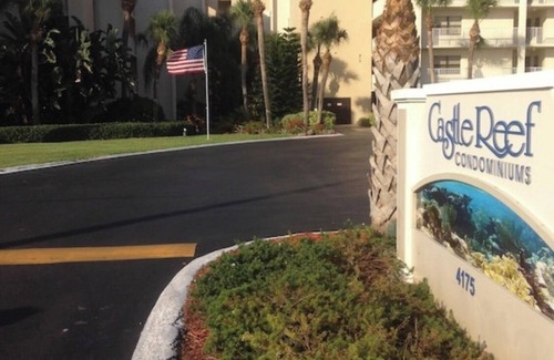 New Smyrna Beach Condo | Ground floor newly remodeled large condo on car free section-New Smyrna Beach