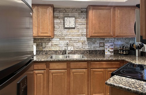 South Scottsdale Condo | Ground Floor : Private Garage : Big Patio : 2 Work Desksn: Heated Pool : Dogs