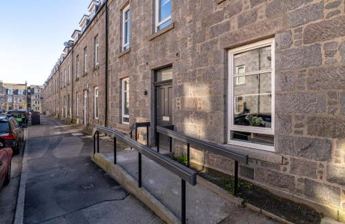 Aberdeen West End Apartment | * Ground Floor * The Grove *