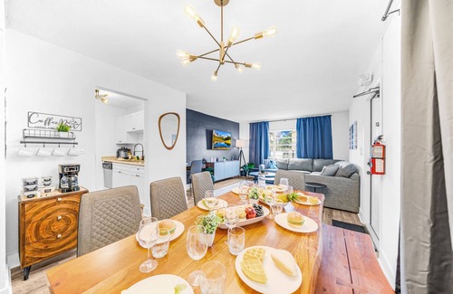 Survey Creek Apartment | Ground Floor - Water View - Palm Wave Says