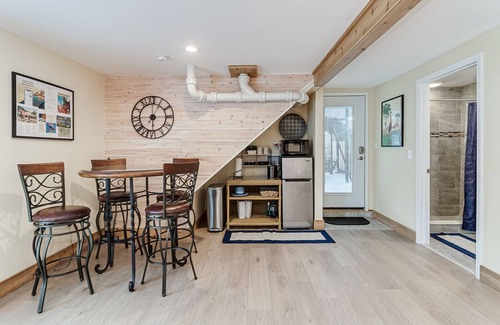 Lakeland Apartment | Ground Level Studio Apt. w/Kitchenette + King Bed ~ Dogs Welcome