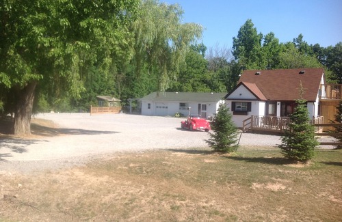 Niagara Falls House | Group Accommodation for Sports Groups,Reunions,Bachelor/Ette,Corporate,Religious