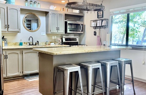 Franklin House | Group Escape to Nature with view of Lake