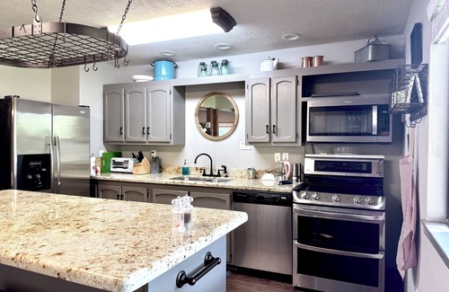 Franklin House | Group Escape to Nature with view of Lake