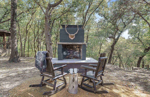 Pottsboro House | Group/Family Getaway-Sophisticated Texoma Bunk House Sleeps 8 (up 18 with Main House) on 3 acres