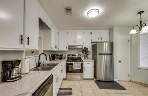 Tallahassee Apartment | Group-Friendly Rental 5 Mi to Dtwn Tallahassee!