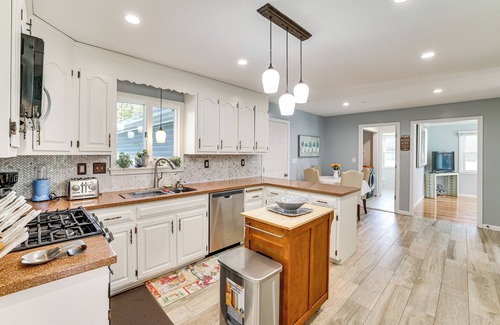 Southington House | Group Getaway w/Outdoor Oasis in Southington!