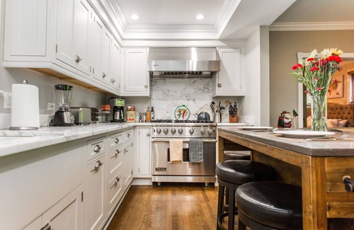 Old Town House | GROUP LUX in Old Town 4bd/3ba (+Rooftop/Parking)