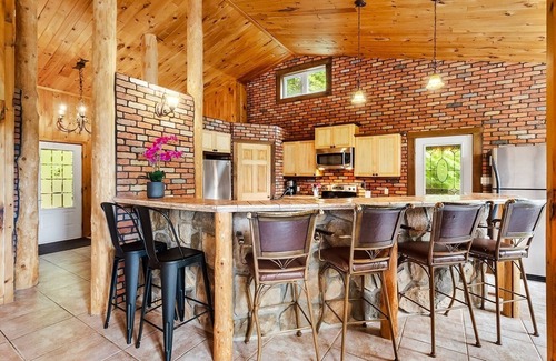 Saint-Faustin-Lac-Carre Cottage | Group oriented 6 BR waterfront cottage with pool table & SPA near Mont Tremblant