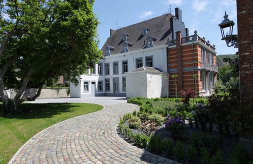 Wanze Villa | Group Villa with Pool & Sauna