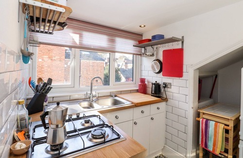 Royal Tunbridge Wells Cottage | GROVE HILL ROAD in Royal Tunbridge Wells