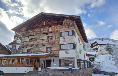 Lermoos House | Grubigstein room 46 cat.1 view towards the slope - keyone rooms Loisach